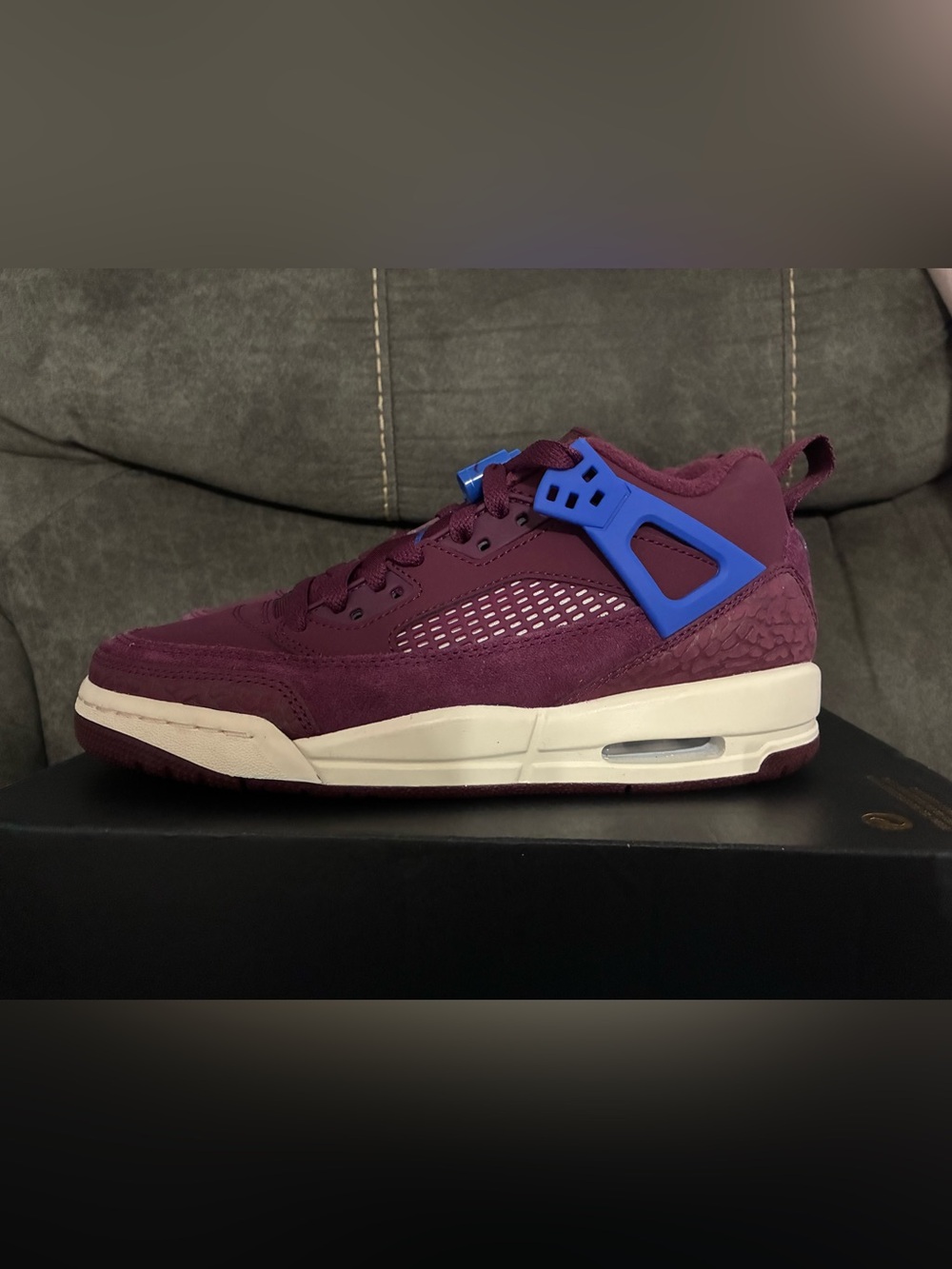 Jordan spizike low Burgundy Sneakers with Blue Accent brand new